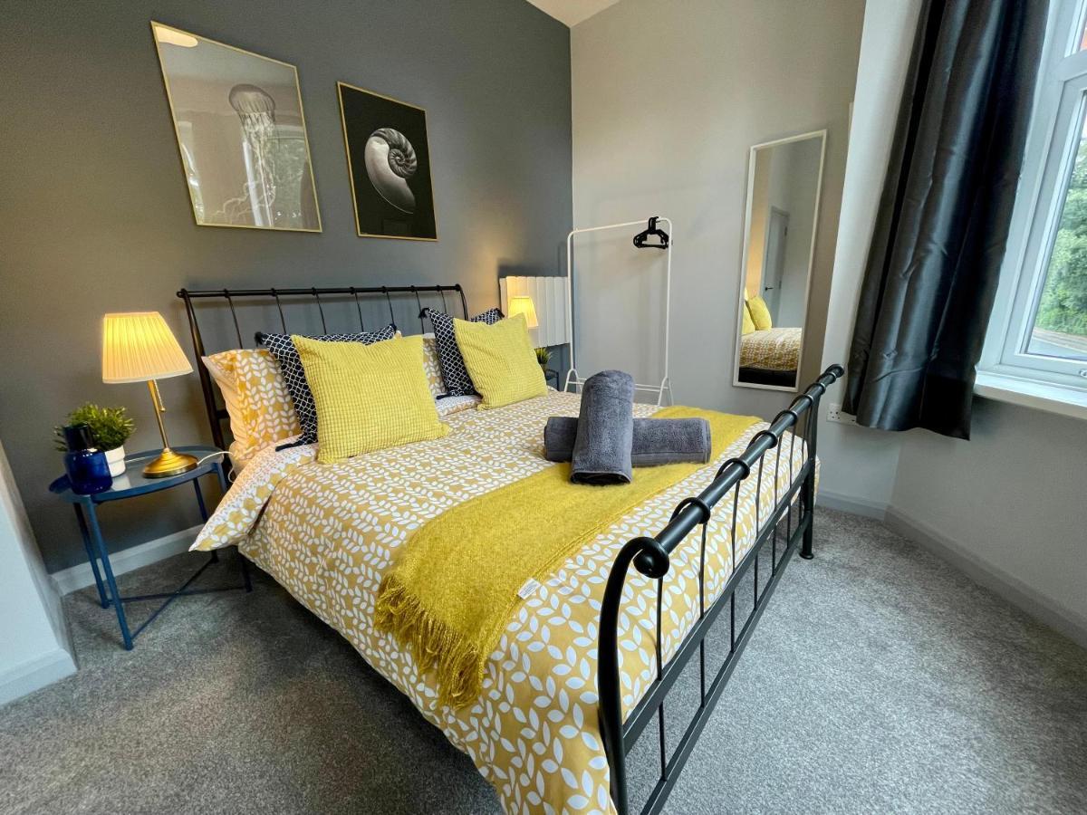 Trendy Stylish Apartment! - 5 Minute Walk To The Best Beach! - Great Location - Parking - Fast Wifi - Smart Tv - Newly Decorated - Sleeps Up To 6! Close To Bournemouth & Poole Town Centre & Sandbanks Eksteriør billede