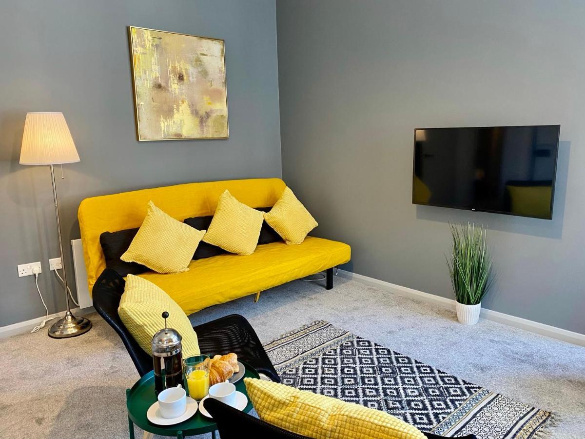Trendy Stylish Apartment! - 5 Minute Walk To The Best Beach! - Great Location - Parking - Fast Wifi - Smart Tv - Newly Decorated - Sleeps Up To 6! Close To Bournemouth & Poole Town Centre & Sandbanks Eksteriør billede