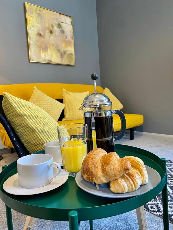 Trendy Stylish Apartment! - 5 Minute Walk To The Best Beach! - Great Location - Parking - Fast Wifi - Smart Tv - Newly Decorated - Sleeps Up To 6! Close To Bournemouth & Poole Town Centre & Sandbanks Eksteriør billede
