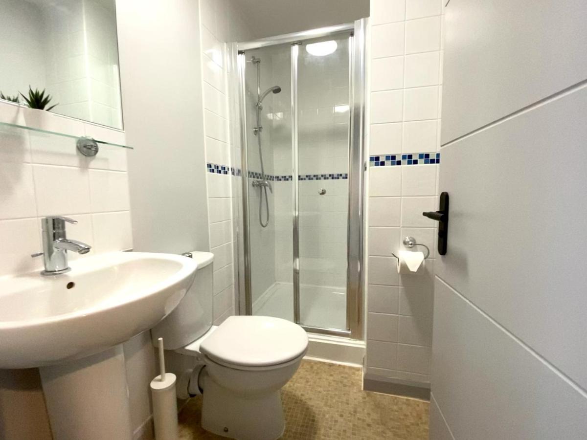 Trendy Stylish Apartment! - 5 Minute Walk To The Best Beach! - Great Location - Parking - Fast Wifi - Smart Tv - Newly Decorated - Sleeps Up To 6! Close To Bournemouth & Poole Town Centre & Sandbanks Eksteriør billede
