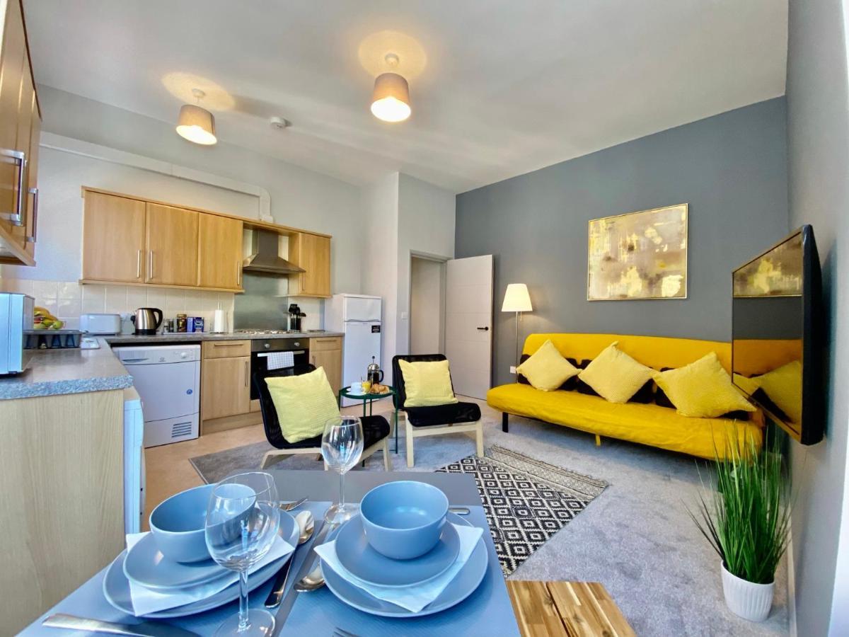 Trendy Stylish Apartment! - 5 Minute Walk To The Best Beach! - Great Location - Parking - Fast Wifi - Smart Tv - Newly Decorated - Sleeps Up To 6! Close To Bournemouth & Poole Town Centre & Sandbanks Eksteriør billede