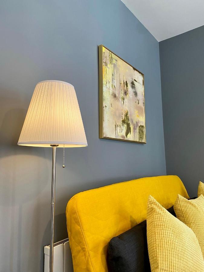 Trendy Stylish Apartment! - 5 Minute Walk To The Best Beach! - Great Location - Parking - Fast Wifi - Smart Tv - Newly Decorated - Sleeps Up To 6! Close To Bournemouth & Poole Town Centre & Sandbanks Eksteriør billede